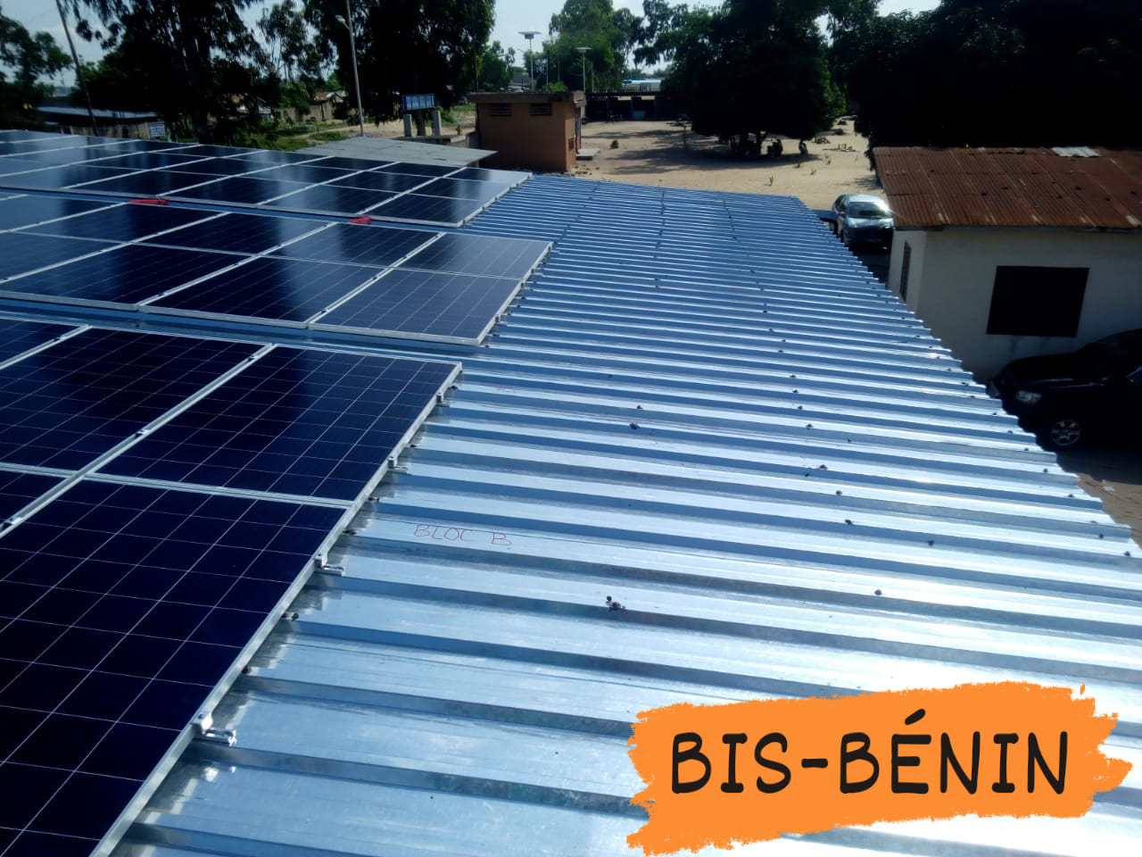 Bâtiment du central photovoltaïque à Pahou, Commune de Ouidah
